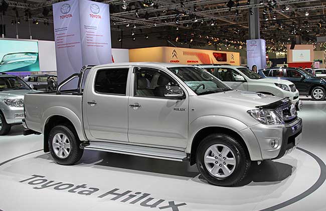 toyota-hilux-moscow_01.jpg
