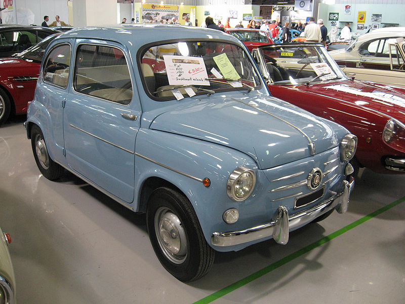 800px-Fiat_600_third_series_of_1960_at_oldtimer_show_in_Forli_(Italy)_.jpg