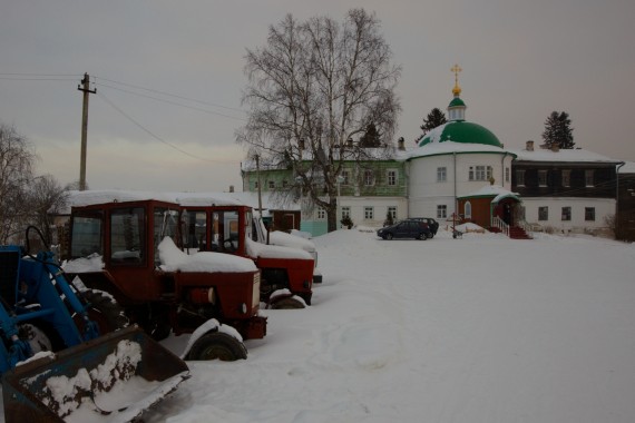  монастырь Действующий храм.jpg